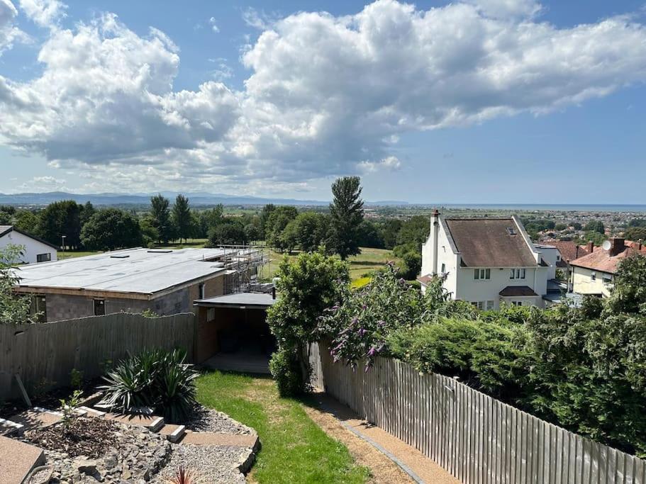 Offa'S Lodge Family Home Quiet Area With Sea Views Prestatyn Exterior foto